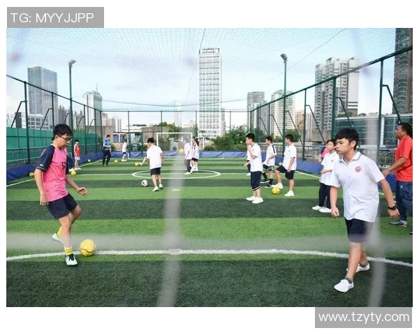 杨芳独家解析足球技巧与战术分享助你提升球场表现